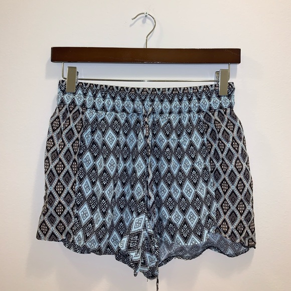 Forever 21 Contemporary Blue & Black Shorts size S - Picture 2 of 7